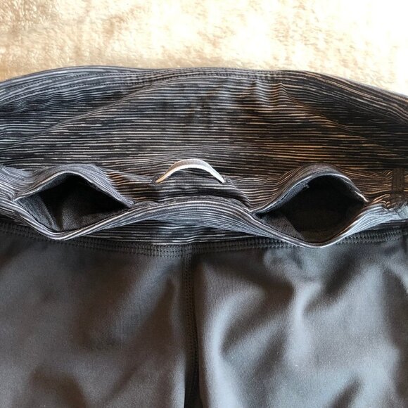 LULULEMON Cinched Ruched Crop Leggings Size 4 - Picture 8 of 11